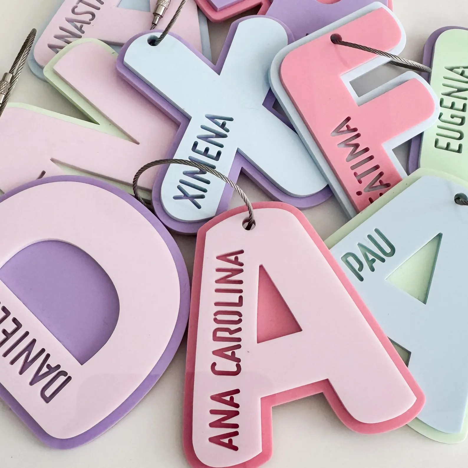 พวงกุญแจอะคริลิคแบบโปร่งใสพร้อ - Resin Art Alphabet บทวิจารณ์และราคา